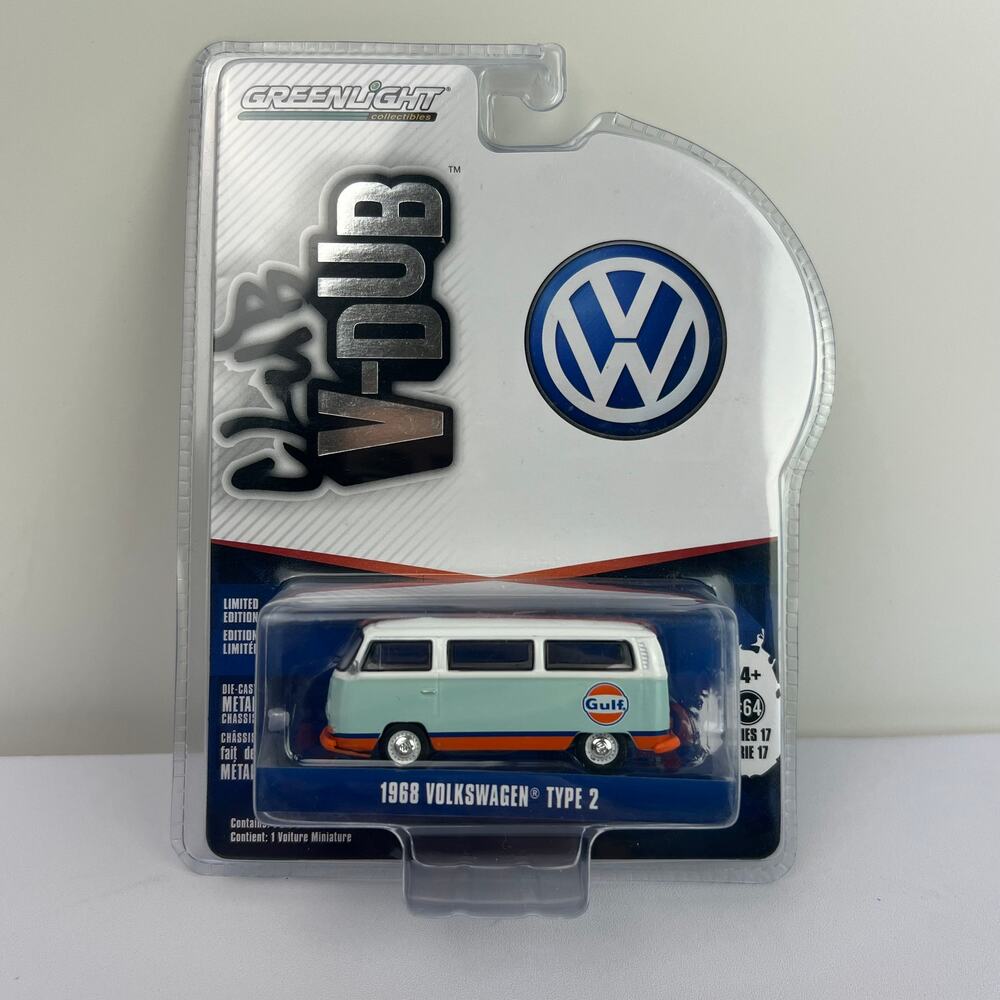 1:64 GreenLight *CLUB V-DUB R17* GULF OIL 1968 Volkswagen Type 2 BUS New